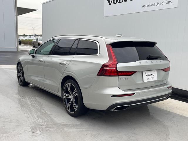 Ｖ６０ Ｔ５　インスクリプション　認定中古車サンルーフ　純正９インチナビ　黒革シート　３６０°ビューカメラ　ｈａｒｍａｎｋａｒｄｏｎ　インテリセーフ　レーダークルーズ　シートヒーター　パワーシート　パワーバックドア　ＬＥＤヘッドライト（21枚目）