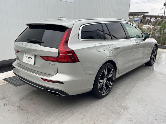 Ｖ６０ Ｔ５　インスクリプション　認定中古車サンルーフ　純正９インチナビ　黒革シート　３６０°ビューカメラ　ｈａｒｍａｎｋａｒｄｏｎ　インテリセーフ　レーダークルーズ　シートヒーター　パワーシート　パワーバックドア　ＬＥＤヘッドライト（25枚目）