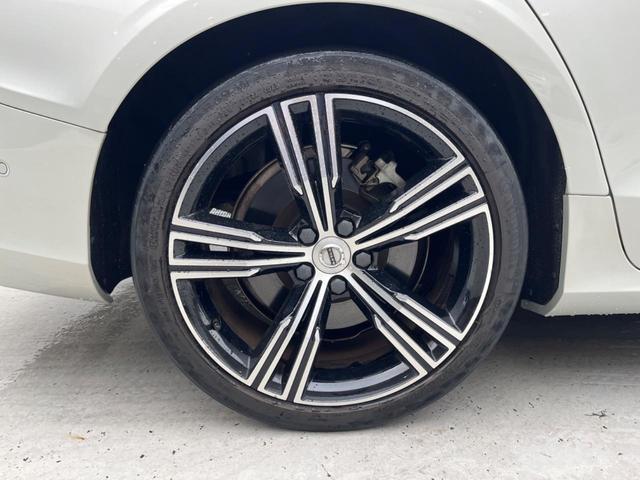 Ｖ６０ Ｔ５　インスクリプション　認定中古車サンルーフ　純正９インチナビ　黒革シート　３６０°ビューカメラ　ｈａｒｍａｎｋａｒｄｏｎ　インテリセーフ　レーダークルーズ　シートヒーター　パワーシート　パワーバックドア　ＬＥＤヘッドライト（26枚目）