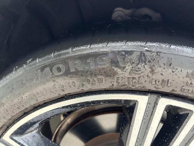 Ｖ６０ Ｔ５　インスクリプション　認定中古車サンルーフ　純正９インチナビ　黒革シート　３６０°ビューカメラ　ｈａｒｍａｎｋａｒｄｏｎ　インテリセーフ　レーダークルーズ　シートヒーター　パワーシート　パワーバックドア　ＬＥＤヘッドライト（27枚目）