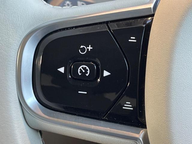 Ｖ６０ リチャジアルティメットＴ６ＡＷＤプラグインハイブリド　認定中古車　　パノラマガラスサンルーフ　純正ナビ　３６０°ビューカメラ　メモリー機能付きパワーシート　禁煙車　シートヒーター　ベンチレーション　パワーテールゲート　Ｂｌｕｅｔｏｏｔｈ　ＥＴＣ（8枚目）