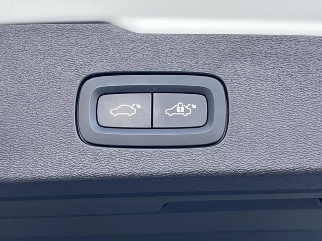 Ｖ６０ リチャジアルティメットＴ６ＡＷＤプラグインハイブリド　認定中古車　　パノラマガラスサンルーフ　純正ナビ　３６０°ビューカメラ　メモリー機能付きパワーシート　禁煙車　シートヒーター　ベンチレーション　パワーテールゲート　Ｂｌｕｅｔｏｏｔｈ　ＥＴＣ（10枚目）