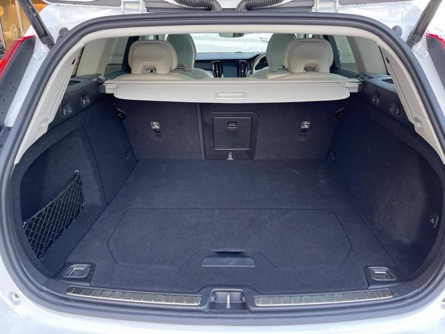 Ｖ６０ リチャジアルティメットＴ６ＡＷＤプラグインハイブリド　認定中古車　　パノラマガラスサンルーフ　純正ナビ　３６０°ビューカメラ　メモリー機能付きパワーシート　禁煙車　シートヒーター　ベンチレーション　パワーテールゲート　Ｂｌｕｅｔｏｏｔｈ　ＥＴＣ（14枚目）