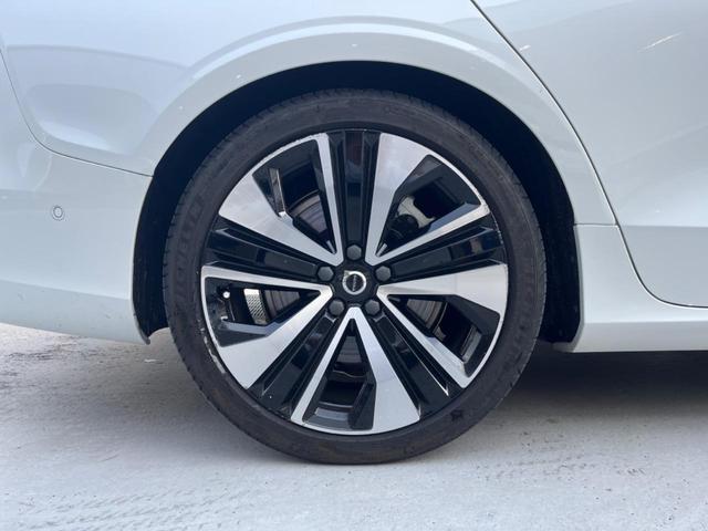 Ｖ６０ リチャジアルティメットＴ６ＡＷＤプラグインハイブリド　認定中古車　　パノラマガラスサンルーフ　純正ナビ　３６０°ビューカメラ　メモリー機能付きパワーシート　禁煙車　シートヒーター　ベンチレーション　パワーテールゲート　Ｂｌｕｅｔｏｏｔｈ　ＥＴＣ（27枚目）