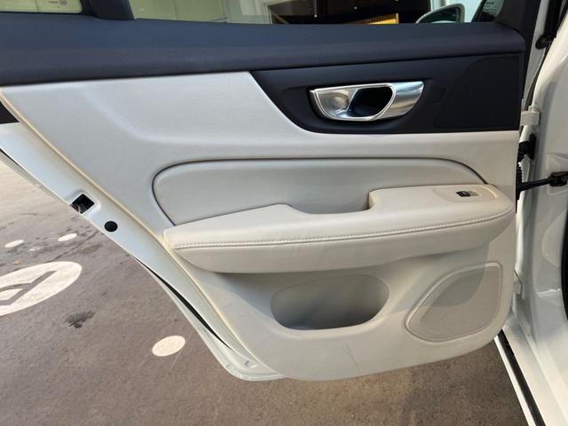 Ｖ６０ リチャジアルティメットＴ６ＡＷＤプラグインハイブリド　認定中古車　　パノラマガラスサンルーフ　純正ナビ　３６０°ビューカメラ　メモリー機能付きパワーシート　禁煙車　シートヒーター　ベンチレーション　パワーテールゲート　Ｂｌｕｅｔｏｏｔｈ　ＥＴＣ（32枚目）