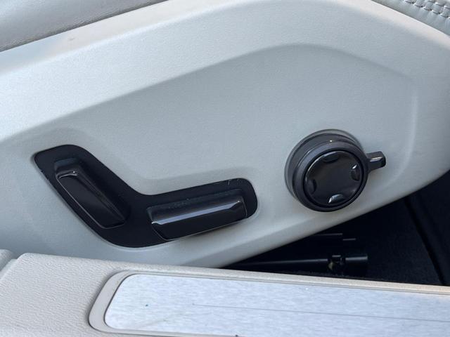 Ｖ６０ リチャジアルティメットＴ６ＡＷＤプラグインハイブリド　認定中古車　　パノラマガラスサンルーフ　純正ナビ　３６０°ビューカメラ　メモリー機能付きパワーシート　禁煙車　シートヒーター　ベンチレーション　パワーテールゲート　Ｂｌｕｅｔｏｏｔｈ　ＥＴＣ（52枚目）