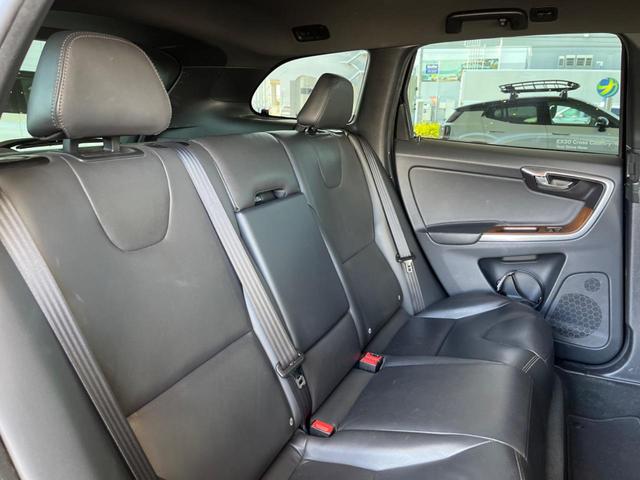 ＸＣ６０ Ｄ４　ＳＥ　黒革シート　純正ナビ　バックカメラ　メモリー機能付きパワーシート　シートヒーター　禁煙車　Ｂｌｕｅｔｏｏｔｈ　パドルシフト　ＥＴＣ　ＢＬＩＳ　パワーテールゲート　ＣＤ　ＤＶＤ（13枚目）