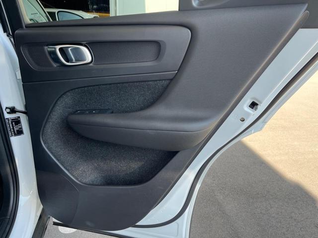 XC40 プラス B4 AWD 認定中古車 ワンオーナー 純正ナビ 360°ビューカメラ 禁煙車 メモリー機能付きパワーシート Bluetooth パワーテールゲート ルーフレール シートヒーター BLIS LEDヘッドライト(46枚目)