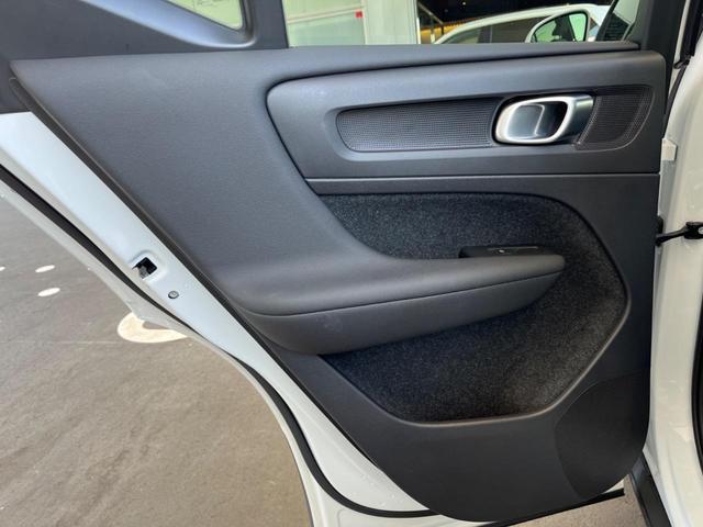 XC40 プラス B4 AWD 認定中古車 ワンオーナー 純正ナビ 360°ビューカメラ 禁煙車 メモリー機能付きパワーシート Bluetooth パワーテールゲート ルーフレール シートヒーター BLIS LEDヘッドライト(49枚目)