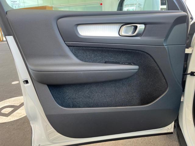 XC40 プラス B4 AWD 認定中古車 ワンオーナー 純正ナビ 360°ビューカメラ 禁煙車 メモリー機能付きパワーシート Bluetooth パワーテールゲート ルーフレール シートヒーター BLIS LEDヘッドライト(51枚目)