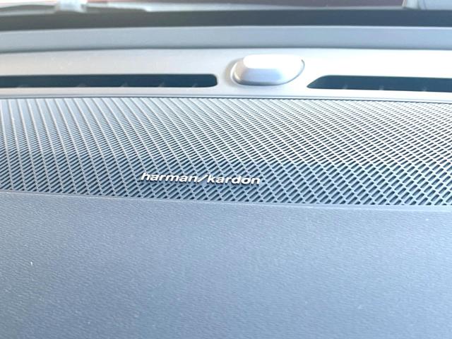 XC40 アルティメット B4 AWD 認定中古車 harman/kardon 黒革シート Googleナビ 360°ビューカメラ 禁煙車 メモリー機能付きパワーシート シートヒーター ハンドルヒーター ルーフレール パワーテールゲート(5枚目)