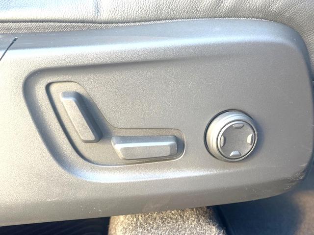 XC40 アルティメット B4 AWD 認定中古車 harman/kardon 黒革シート Googleナビ 360°ビューカメラ 禁煙車 メモリー機能付きパワーシート シートヒーター ハンドルヒーター ルーフレール パワーテールゲート(10枚目)