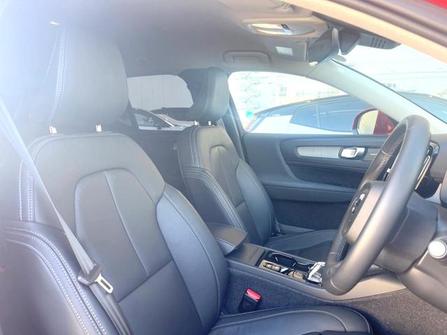 XC40 アルティメット B4 AWD 認定中古車 harman/kardon 黒革シート Googleナビ 360°ビューカメラ 禁煙車 メモリー機能付きパワーシート シートヒーター ハンドルヒーター ルーフレール パワーテールゲート(12枚目)