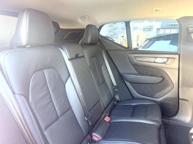 XC40 アルティメット B4 AWD 認定中古車 harman/kardon 黒革シート Googleナビ 360°ビューカメラ 禁煙車 メモリー機能付きパワーシート シートヒーター ハンドルヒーター ルーフレール パワーテールゲート(13枚目)