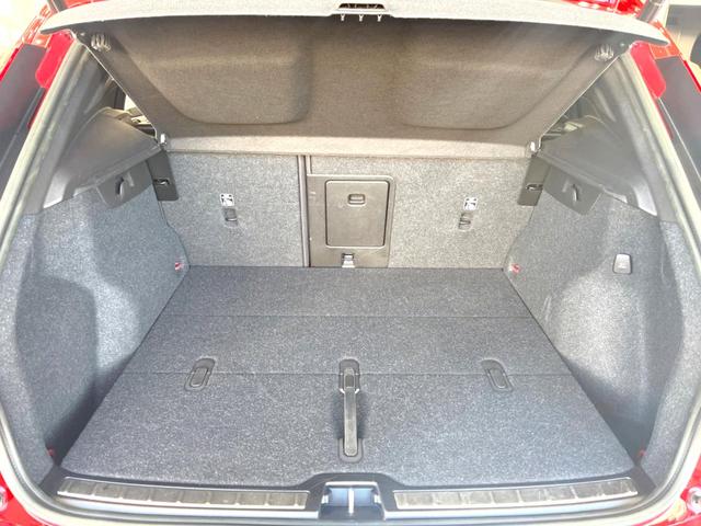 XC40 アルティメット B4 AWD 認定中古車 harman/kardon 黒革シート Googleナビ 360°ビューカメラ 禁煙車 メモリー機能付きパワーシート シートヒーター ハンドルヒーター ルーフレール パワーテールゲート(14枚目)