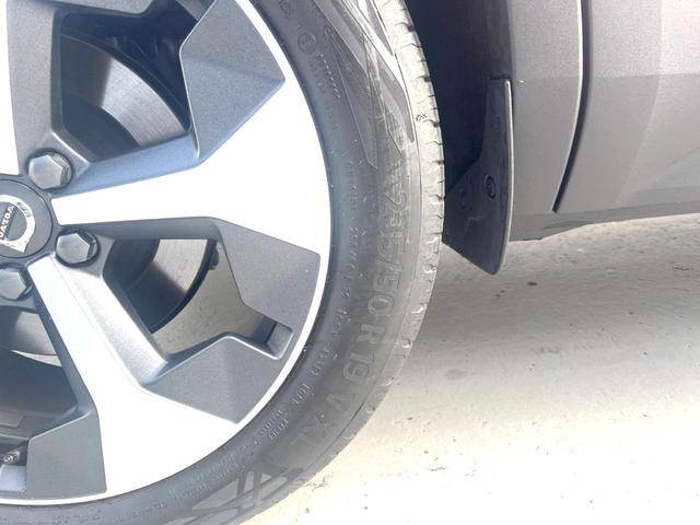 XC40 アルティメット B4 AWD 認定中古車 harman/kardon 黒革シート Googleナビ 360°ビューカメラ 禁煙車 メモリー機能付きパワーシート シートヒーター ハンドルヒーター ルーフレール パワーテールゲート(28枚目)