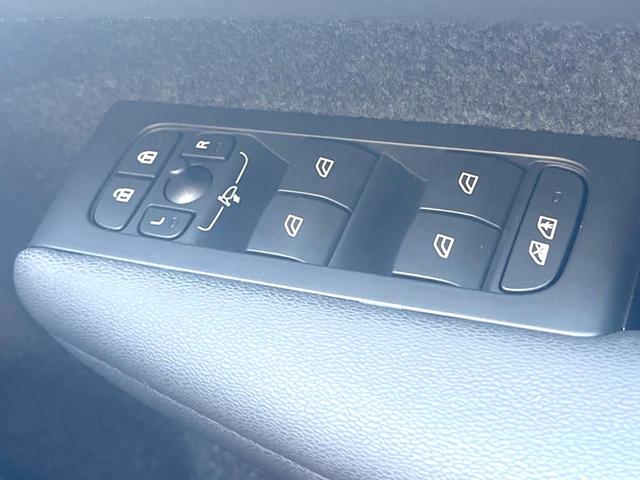 XC40 アルティメット B4 AWD 認定中古車 harman/kardon 黒革シート Googleナビ 360°ビューカメラ 禁煙車 メモリー機能付きパワーシート シートヒーター ハンドルヒーター ルーフレール パワーテールゲート(31枚目)