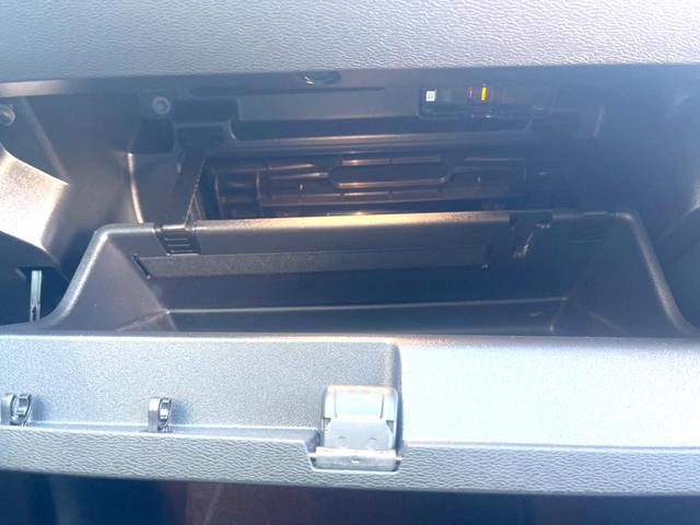 XC40 アルティメット B4 AWD 認定中古車 harman/kardon 黒革シート Googleナビ 360°ビューカメラ 禁煙車 メモリー機能付きパワーシート シートヒーター ハンドルヒーター ルーフレール パワーテールゲート(44枚目)