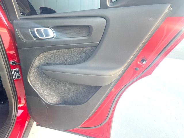 XC40 アルティメット B4 AWD 認定中古車 harman/kardon 黒革シート Googleナビ 360°ビューカメラ 禁煙車 メモリー機能付きパワーシート シートヒーター ハンドルヒーター ルーフレール パワーテールゲート(49枚目)