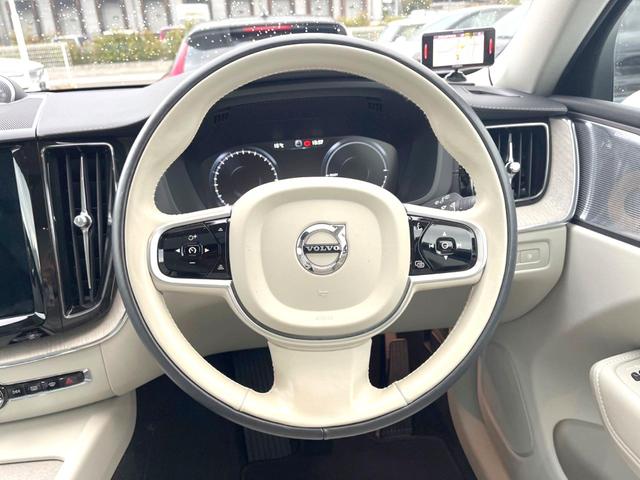 ＸＣ６０ Ｔ８　ツインエンジン　ＡＷＤ　インスクリプション　サンルーフ　ファインナッパレザー　スーパーチャージャー　Ｂ＆Ｗプレミアムサウンド　エアサスペンション　衝突被害軽減ブレーキ　３６０°ビューカメラ　パイロットアシスト　レーダークルーズ　純正９インチナビ（9枚目）