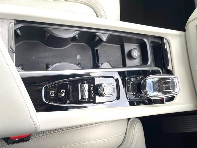 ＸＣ６０ Ｔ８　ツインエンジン　ＡＷＤ　インスクリプション　サンルーフ　ファインナッパレザー　スーパーチャージャー　Ｂ＆Ｗプレミアムサウンド　エアサスペンション　衝突被害軽減ブレーキ　３６０°ビューカメラ　パイロットアシスト　レーダークルーズ　純正９インチナビ（13枚目）