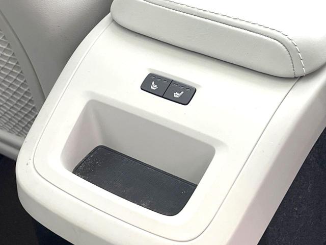 ＸＣ６０ Ｔ８　ツインエンジン　ＡＷＤ　インスクリプション　サンルーフ　ファインナッパレザー　スーパーチャージャー　Ｂ＆Ｗプレミアムサウンド　エアサスペンション　衝突被害軽減ブレーキ　３６０°ビューカメラ　パイロットアシスト　レーダークルーズ　純正９インチナビ（14枚目）