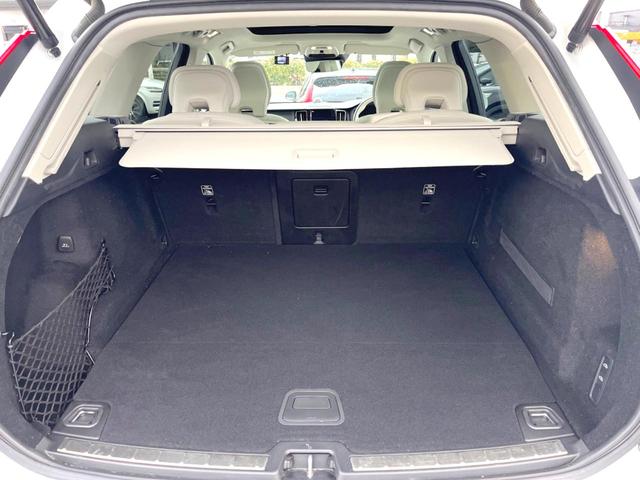 ＸＣ６０ Ｔ８　ツインエンジン　ＡＷＤ　インスクリプション　サンルーフ　ファインナッパレザー　スーパーチャージャー　Ｂ＆Ｗプレミアムサウンド　エアサスペンション　衝突被害軽減ブレーキ　３６０°ビューカメラ　パイロットアシスト　レーダークルーズ　純正９インチナビ（15枚目）