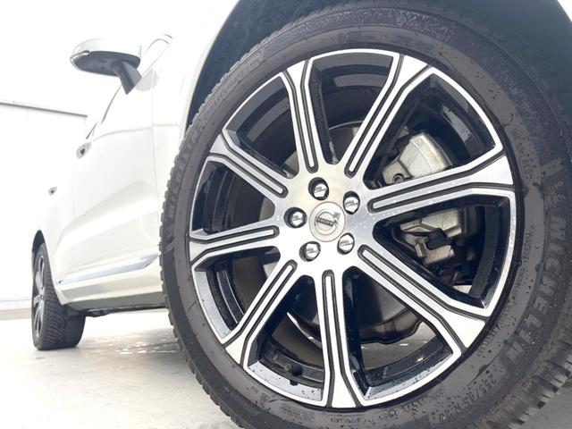 ＸＣ６０ Ｔ８　ツインエンジン　ＡＷＤ　インスクリプション　サンルーフ　ファインナッパレザー　スーパーチャージャー　Ｂ＆Ｗプレミアムサウンド　エアサスペンション　衝突被害軽減ブレーキ　３６０°ビューカメラ　パイロットアシスト　レーダークルーズ　純正９インチナビ（17枚目）