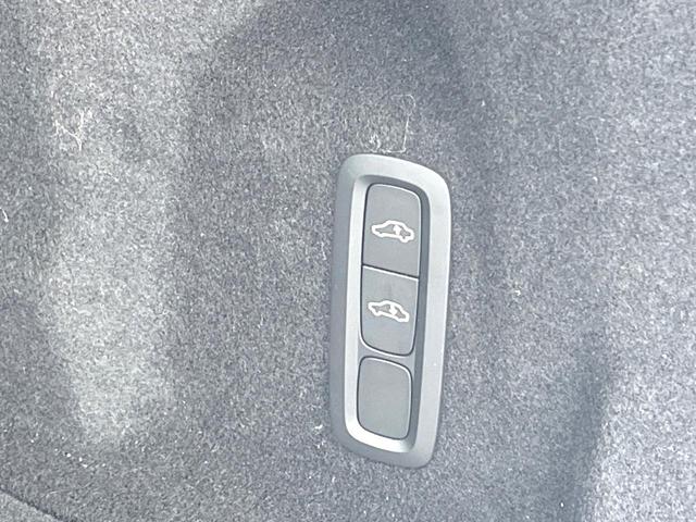 ＸＣ６０ Ｔ８　ツインエンジン　ＡＷＤ　インスクリプション　サンルーフ　ファインナッパレザー　スーパーチャージャー　Ｂ＆Ｗプレミアムサウンド　エアサスペンション　衝突被害軽減ブレーキ　３６０°ビューカメラ　パイロットアシスト　レーダークルーズ　純正９インチナビ（25枚目）