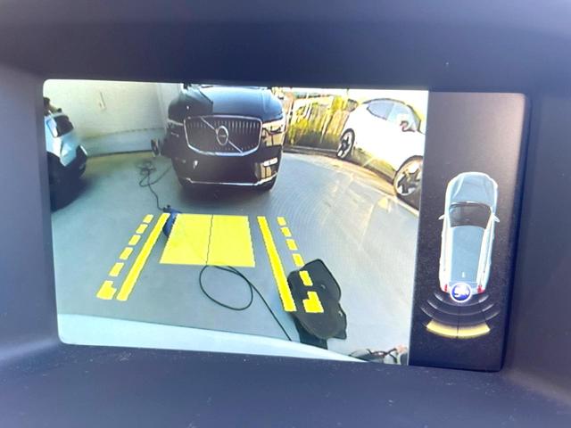 【パークアシスト・カメラ】駐車時に後方がリアルタイム映像で確認できます。大型商業施設や立体駐車場での駐車時や、夜間のバック時に大活躍！運転スキルに関わらず、今や必須となった装備のひとつです！