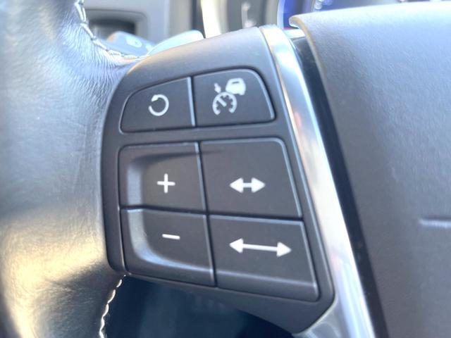 【アダプティブ・クルーズ・コントロール】衝突被害軽減システムと連携し走行速度を保つクルーズコントロールシステム。前方車両を感知して一定の車間距離を保つよう速度を調節します。高速運転も楽々！