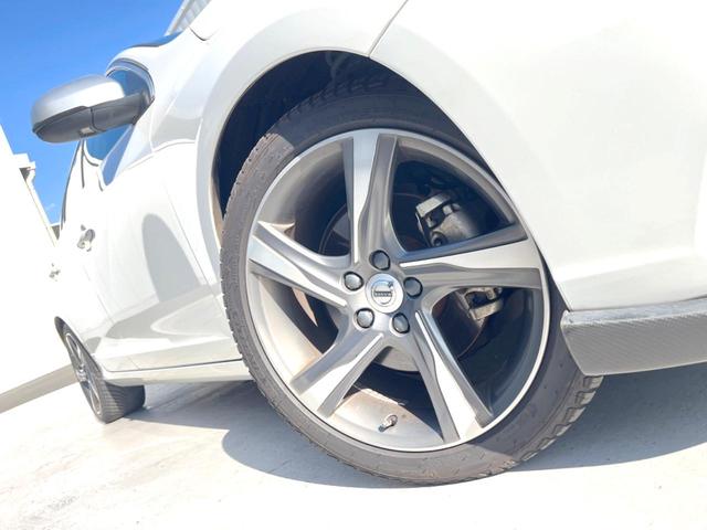 【純正１８インチアルミホイール】こだわりを持ってモデル別にデザインされた純正アルミホイールを装着。しつこい鉄粉や錆に高い効果を発揮する「ホイールコーティング」の施工も受付中！