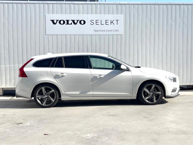 ご納車前に、店舗に併設された整備工場にて点検整備を行います。ボルボ車を熟知したテクニシャンが、ディーラーならではの安心感をご提供致します。