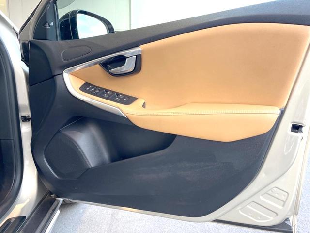 V40 クロスカントリー D4 サマム harman/kardon 茶革シート 純正ナビ バックカメラ 禁煙車 メモリー機能付きパワーシート シートヒーター パドルシフト ルーフレール Bluetooth BLIS ETC(27枚目)