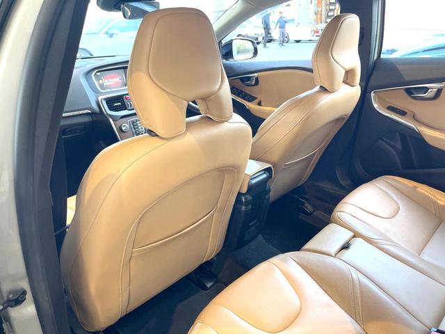 V40 クロスカントリー D4 サマム harman/kardon 茶革シート 純正ナビ バックカメラ 禁煙車 メモリー機能付きパワーシート シートヒーター パドルシフト ルーフレール Bluetooth BLIS ETC(36枚目)