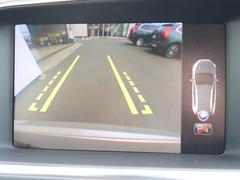 【バック・カメラ】駐車時に後方がリアルタイム映像で確認できます。大型商業施設や立体駐車場での駐車時や、夜間のバック時に大活躍！運転スキルに関わらず、今や必須となった装備のひとつです！ 6