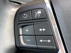 【メモリー機能付きパワーシート】ドライバーごとに設定したシート位置を記憶して、ボタン一つで切り替えできる便利な機能！運転する方が複数名いらっしゃるご家庭におすすめです。 7