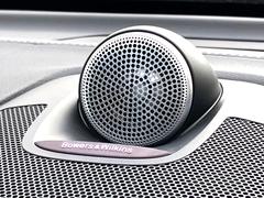 【Ｂｏｗｅｒｓ　＆　Ｗｉｌｋｉｎｓ】ボルボの上級プレミアムオーディオ。車内空間という特殊な環境に１００年以上の伝統を持つイェーテボリ交響楽団の音響を再現した「コンサートモード」を搭載。 5