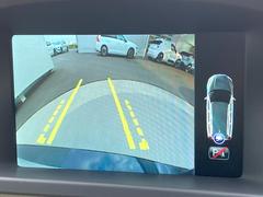 【パークアシスト・カメラ】駐車時に後方がリアルタイム映像で確認できます。大型商業施設や立体駐車場での駐車時や、夜間のバック時に大活躍！運転スキルに関わらず、今や必須となった装備のひとつです！ 6