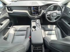 ＸＣ６０Ｂ５インスクリプション入荷しました！北欧のデザインを取り入れた大人気ＳＵＶモデルです！クリスタルシフトノブや天然木材を使用したウッドパネルが高級感を感じさせます！ぜひご覧にお越しください！ 2