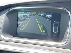【パークアシスト・カメラ】駐車時に後方がリアルタイム映像で確認できます。大型商業施設や立体駐車場での駐車時や、夜間のバック時に大活躍！運転スキルに関わらず、今や必須となった装備のひとつです！ 6