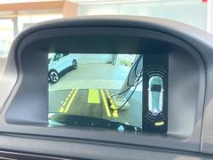 【パークアシスト・カメラ】駐車時に後方がリアルタイム映像で確認できます。大型商業施設や立体駐車場での駐車時や、夜間のバック時に大活躍！運転スキルに関わらず、今や必須となった装備のひとつです！ 6