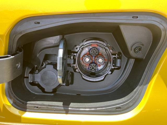 ジープ・アベンジャー ローンチエディション　弊社元デモカー　電気自動車　全国１５０台限定車両　サンルーフ付き　１８インチアルミホイール　回生ブレーキ　急速充電対応　セレクテレインシステム　１０．２５インチタッチパネル（23枚目）