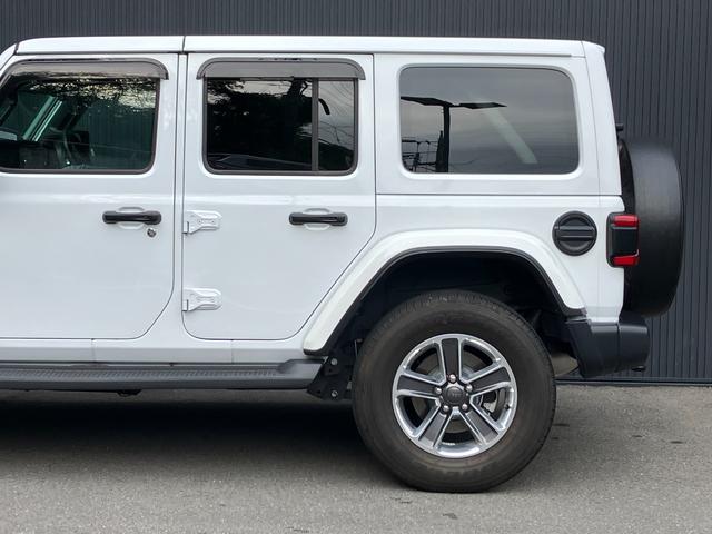 ジープ・ラングラーアンリミテッド 　ユーザー様下取り車両・純正ドライブレコーダー・純正フロアマット・純正アルミホイール（19枚目）