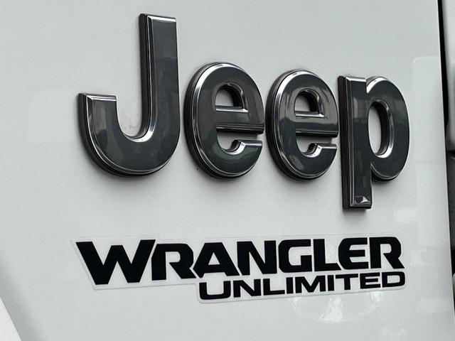 ジープ・ラングラーアンリミテッド 　ユーザー様下取り車両・純正ドライブレコーダー・純正フロアマット・純正アルミホイール（26枚目）