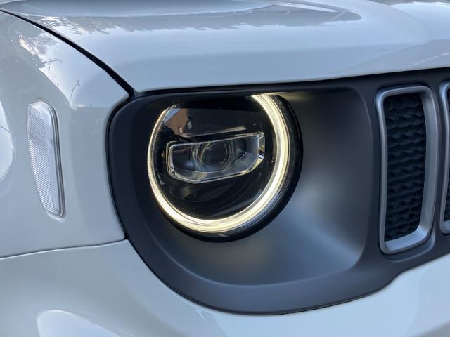 ゆったりのリアシートで開口部も広く乗り降りも快適です！