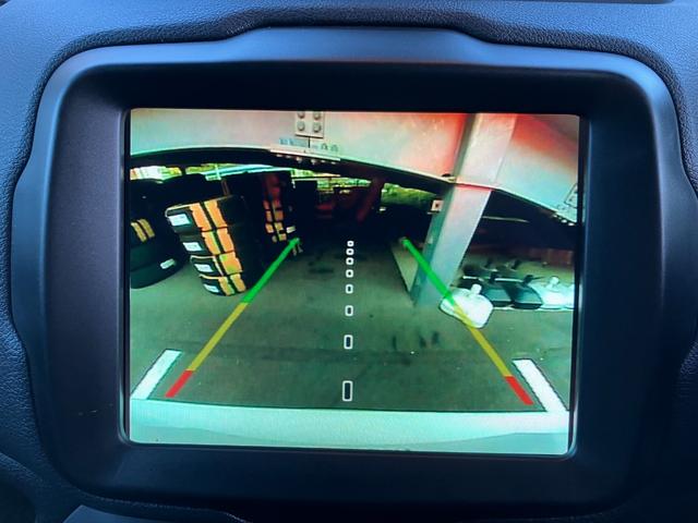 ステアリング中央にはＪＥＥＰの文字！