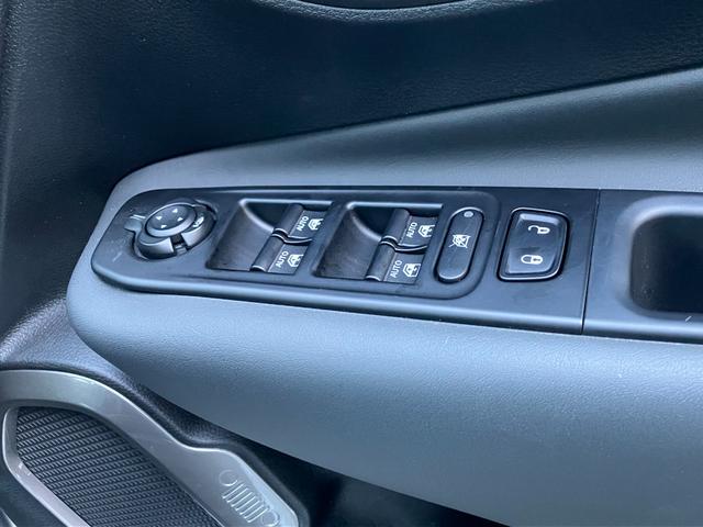 メーターパネルの情報をステアリングスイッチで変更が可能です！