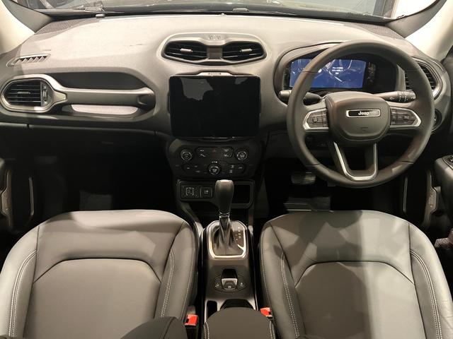 ジープ・レネゲード アルティテュード　ｅ－ハイブリッド　登録済未使用車　新車保証継承（7枚目）