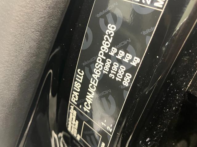 ジープ・レネゲード アルティテュード　ｅ－ハイブリッド　登録済未使用車　新車保証継承（9枚目）